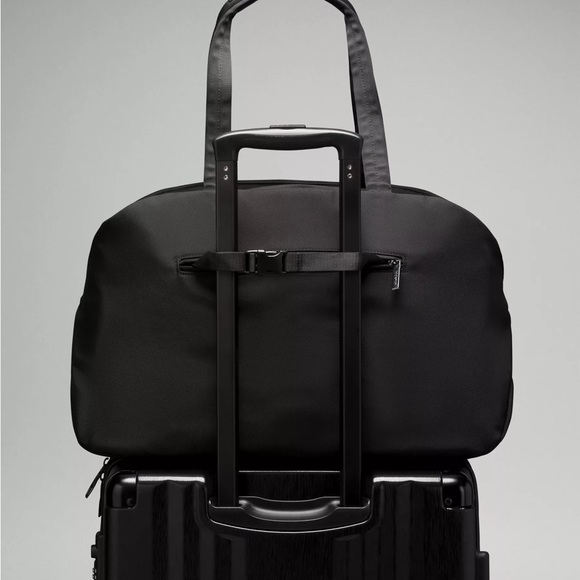 Lululemon Go Getter 2.0 25L Duffle Bag! - Picture 4 of 9